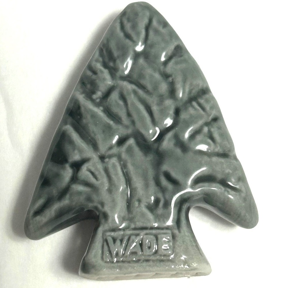 Wade Whimsies American Heritage Series Arrowhead Gray Red Rose Tea Premium 2016